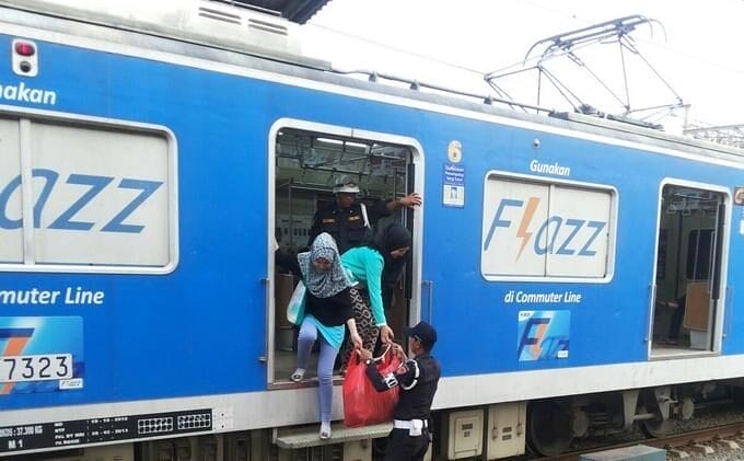  Format Iklan Kreatif di KRL 